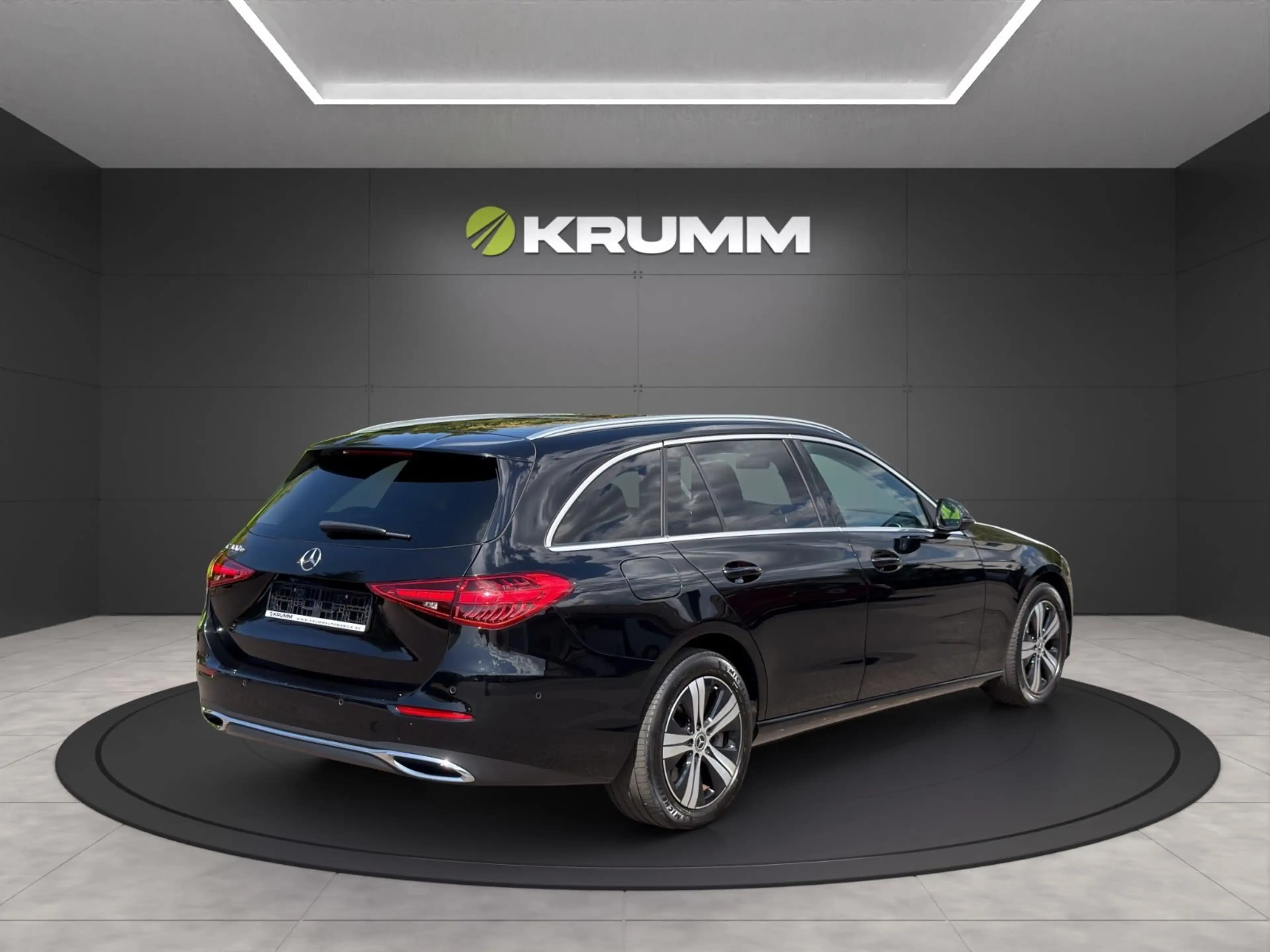 Mercedes-Benz C 300 e Avantgarde LED RFK DC Keyless Pano Ambi.L — photo 7