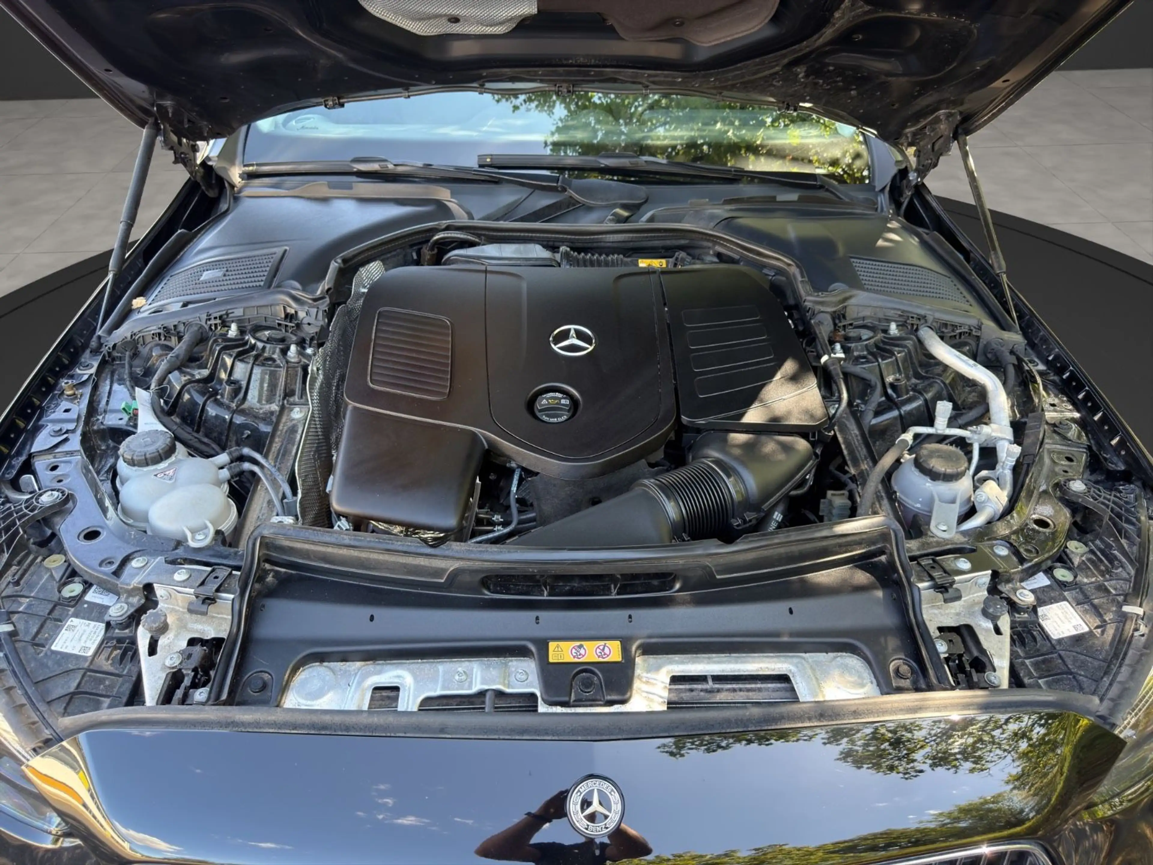 Mercedes-Benz C 300 e Avantgarde LED RFK DC Keyless Pano Ambi.L — photo 25