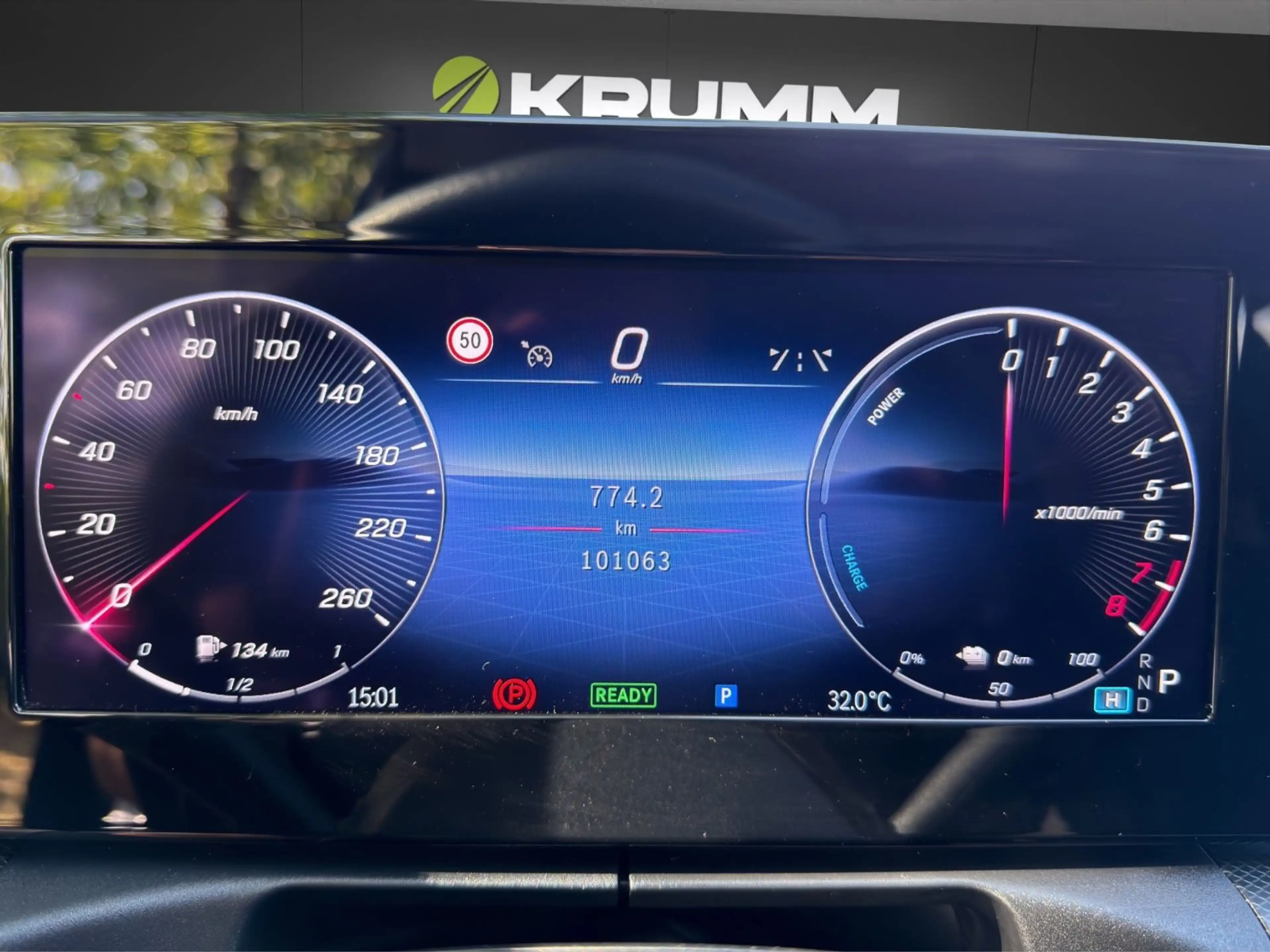 Mercedes-Benz C 300 e Avantgarde LED RFK DC Keyless Pano Ambi.L — photo 15