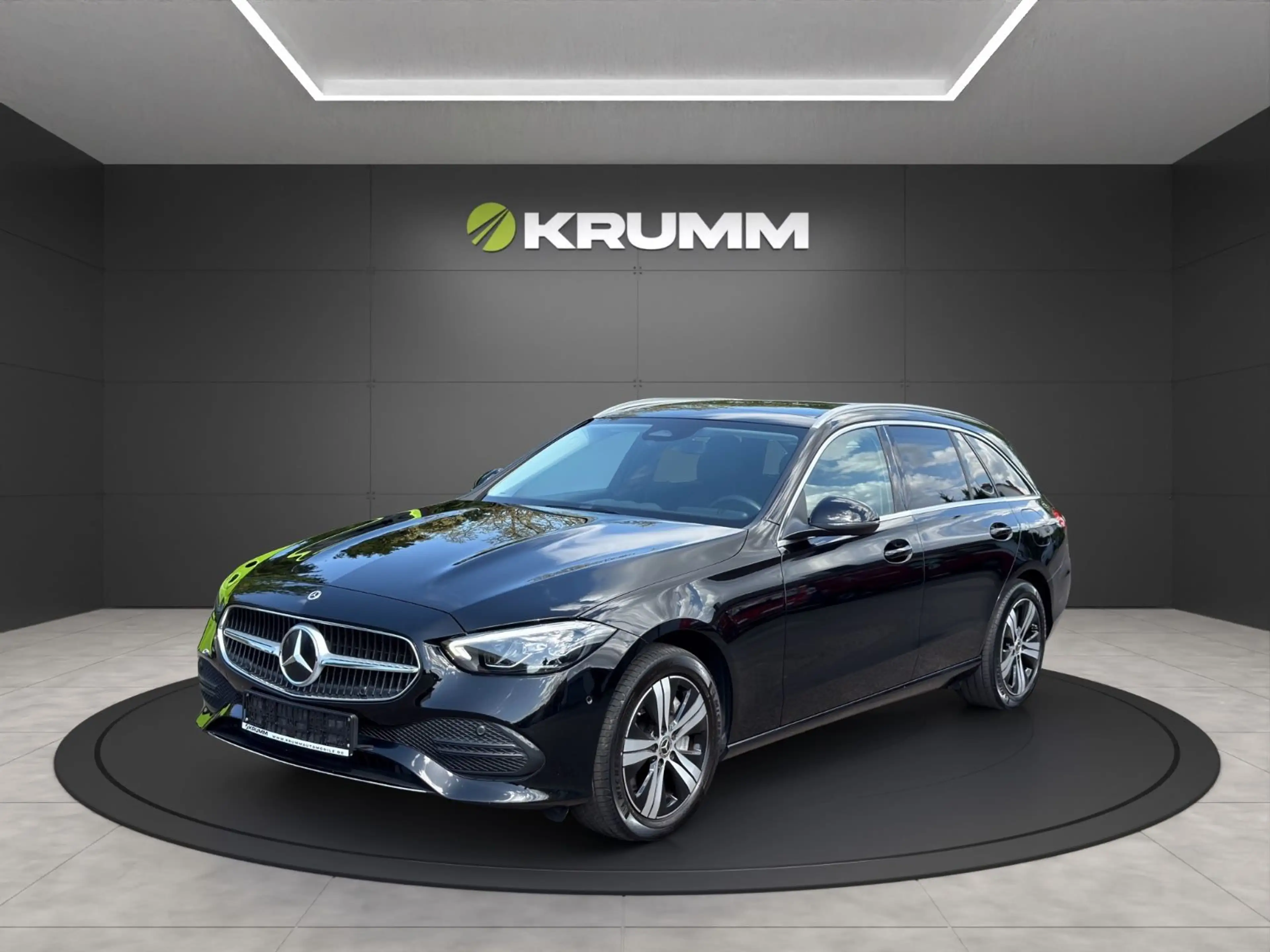 Mercedes-Benz C 300 e Avantgarde LED RFK DC Keyless Pano Ambi.L — photo 2