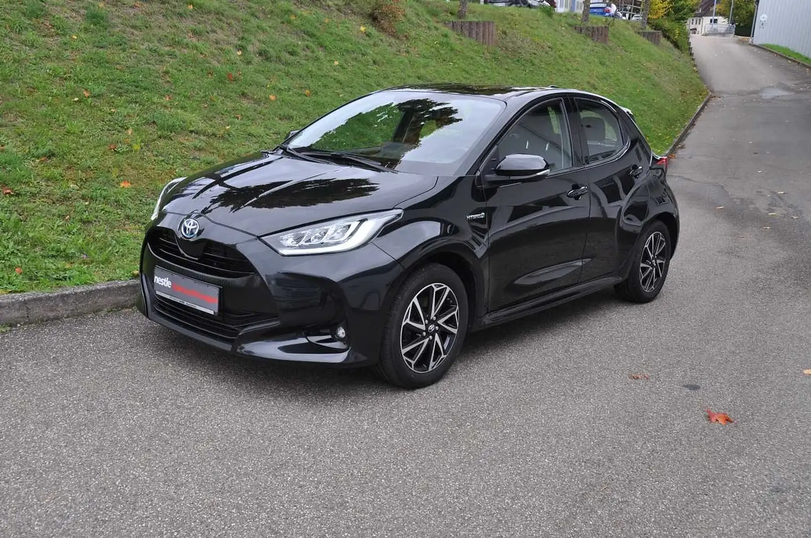 Toyota Yaris Hybrid 5-Türer Club*wie TeamD*BLACK*AHK Schwarz - 1