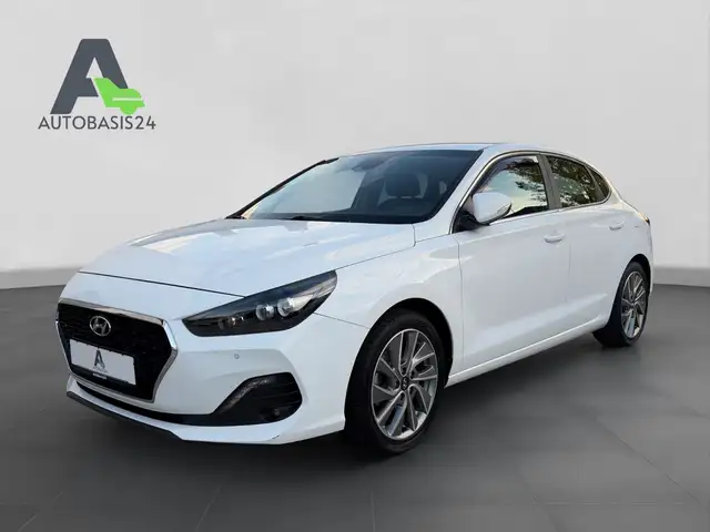 Hyundai i30 Fastback 1.4 T GDI NAVI KAMERA LED