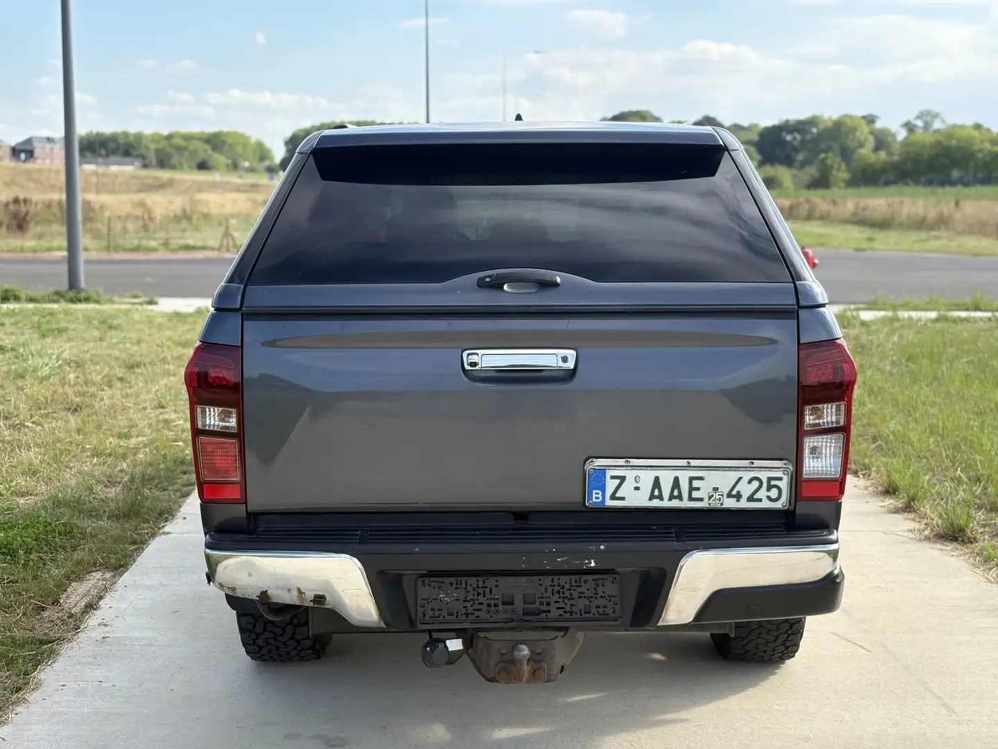 Isuzu D-Max 1.9 Turbo D 4WD DOUBLE CABINE 16,000 NETTO Grijs - 2