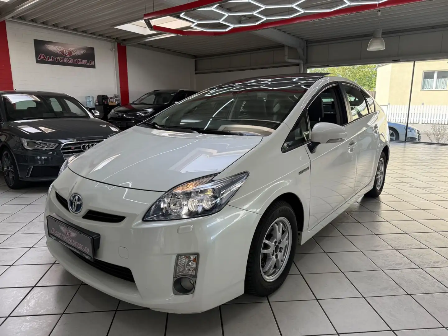 Toyota Prius Executive Perleffekt Schiebedach LED Weiß - 1