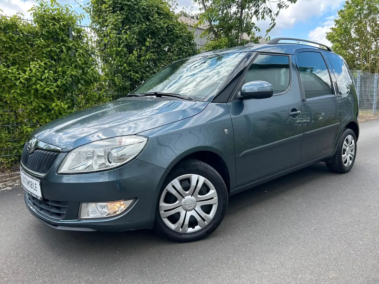 Skoda Roomster 1,2 TSI °°KLIMAAUTO°°AHK°°SHZ°°PDC°° Grau - 2