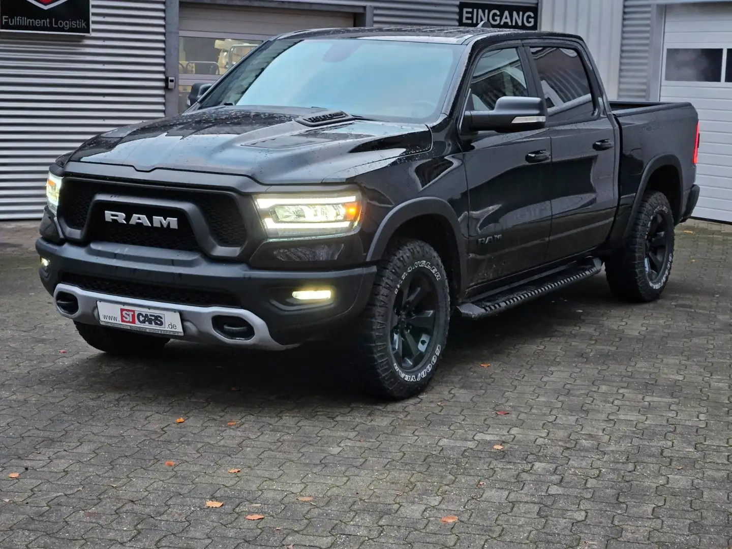 Dodge RAM 1500 REBEL 5.7  Crew Cab 4x4  Neues Model Black - 1