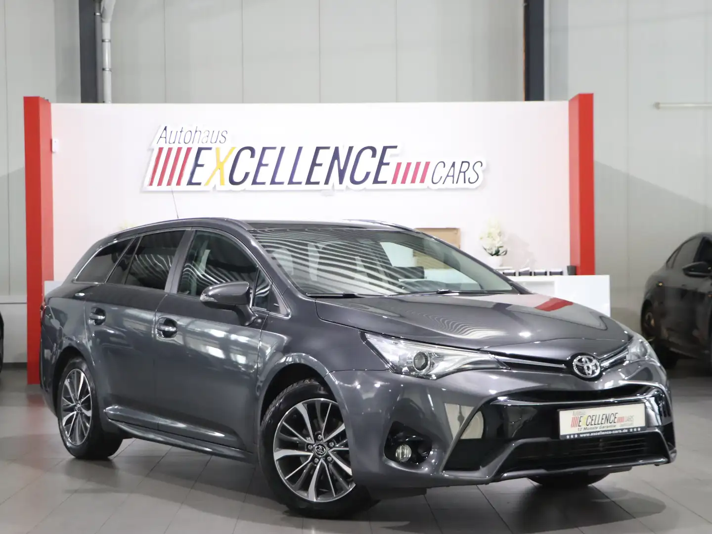 Toyota Avensis Touring D SPORT EXECUTIVE / PANORAMA,LED Grau - 1