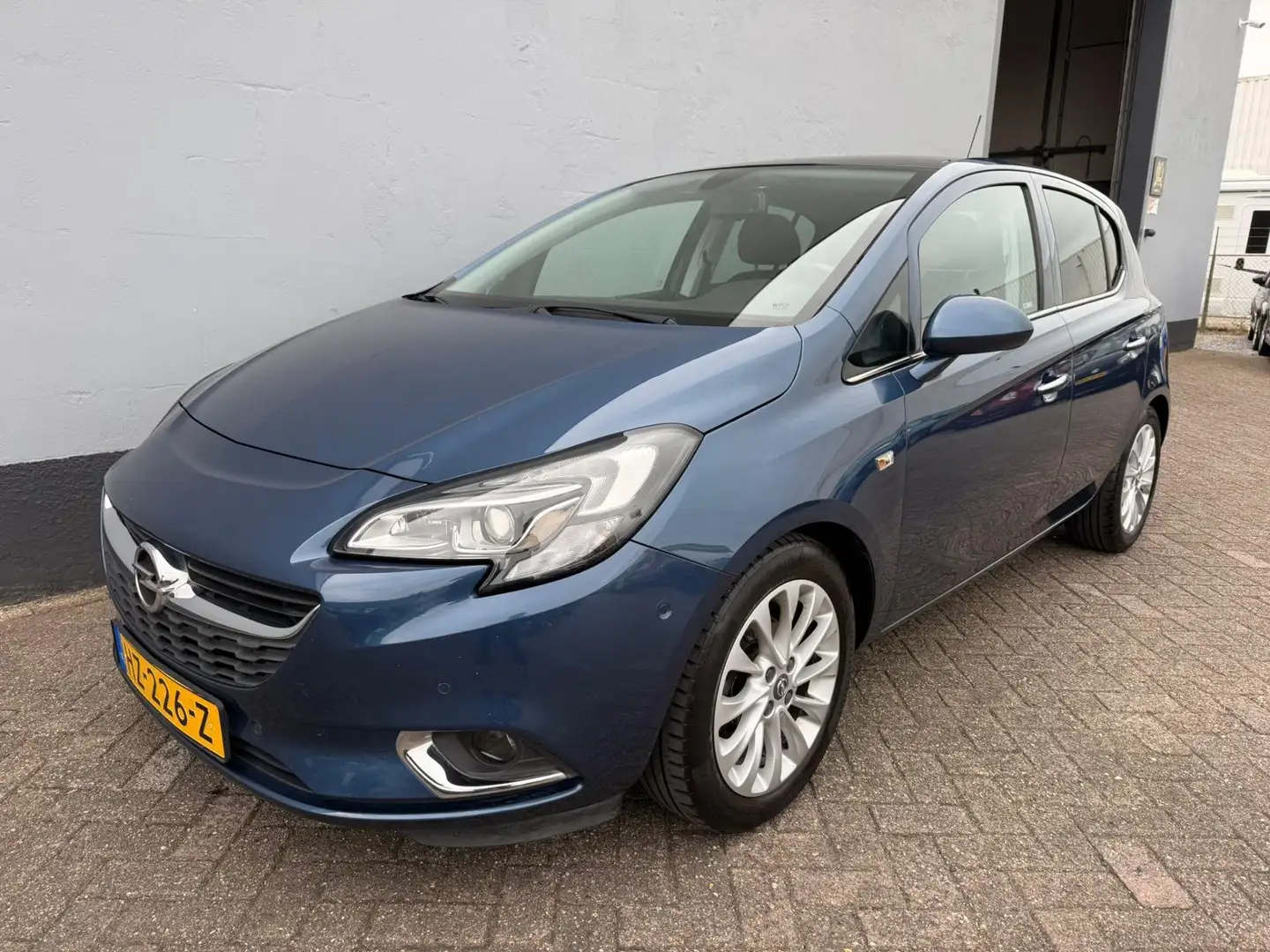 Opel Corsa 1.4 Cosmo AUTOMAAT - Panorama - Navigatie Blauw - 1