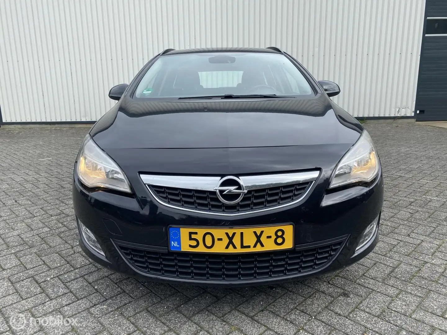 Opel Astra Sports Tourer 1.4 Turbo Business + Schwarz - 2