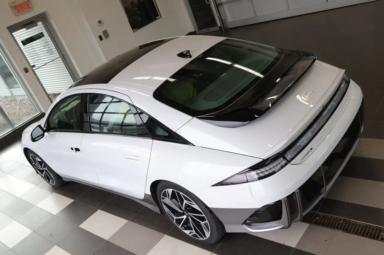 Hyundai IONIQ 6 снимка Hyundai IONIQ 6