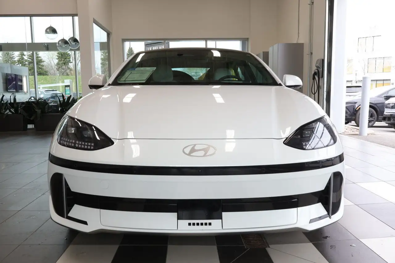 Hyundai IONIQ 6 снимка Hyundai IONIQ 6