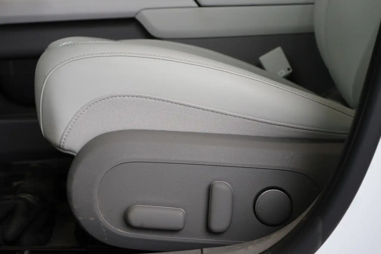 Hyundai IONIQ 6 снимка Hyundai IONIQ 6