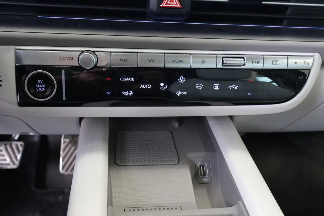 Hyundai IONIQ 6 снимка Hyundai IONIQ 6