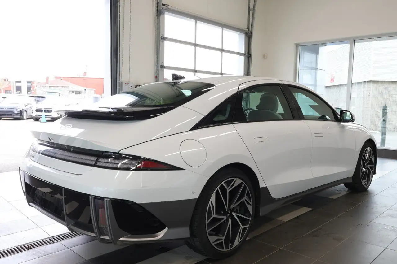 Hyundai IONIQ 6 снимка Hyundai IONIQ 6