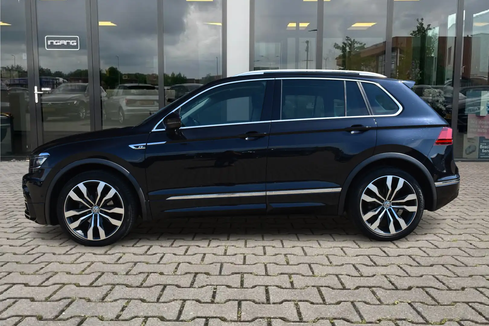 Volkswagen Tiguan 1.4 TSI R-Line | Pano | 20 Inch | Trekhaak | Zwart - 2