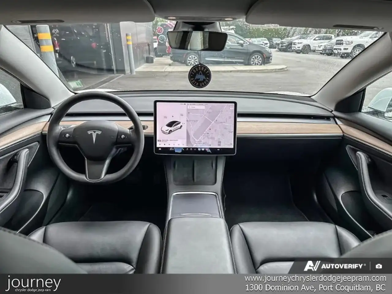 Tesla Model 3 снимка Tesla Model 3