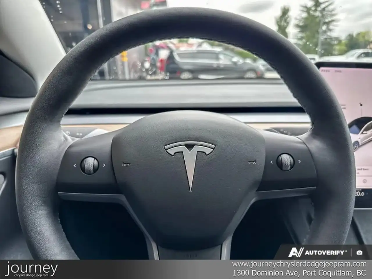Tesla Model 3 снимка Tesla Model 3