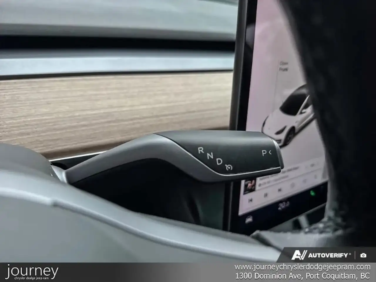 Tesla Model 3 снимка Tesla Model 3