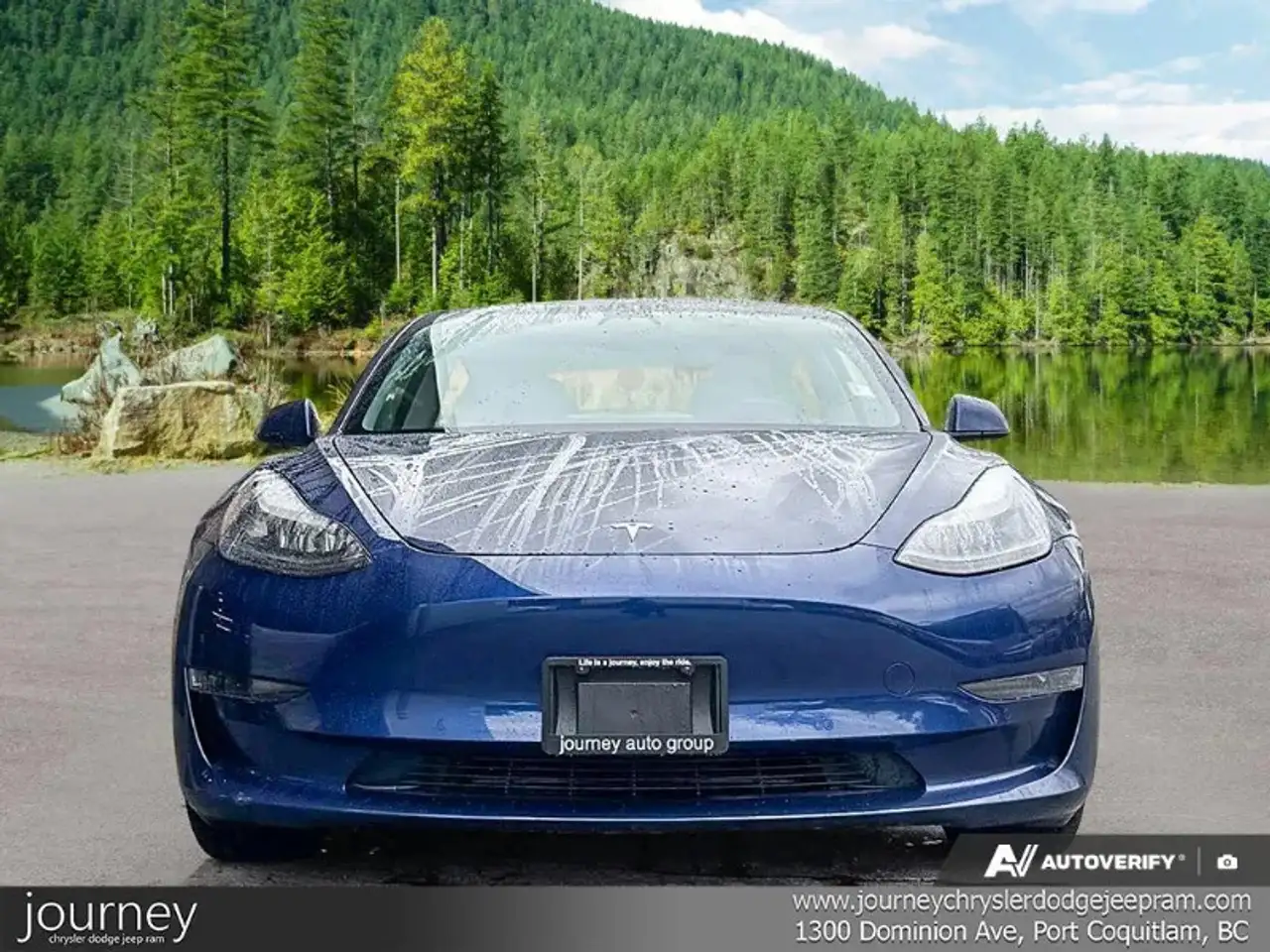 Tesla Model 3 снимка Tesla Model 3