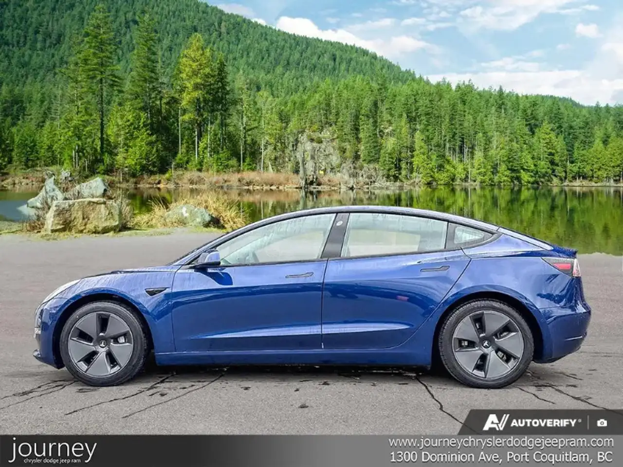 Tesla Model 3 снимка Tesla Model 3