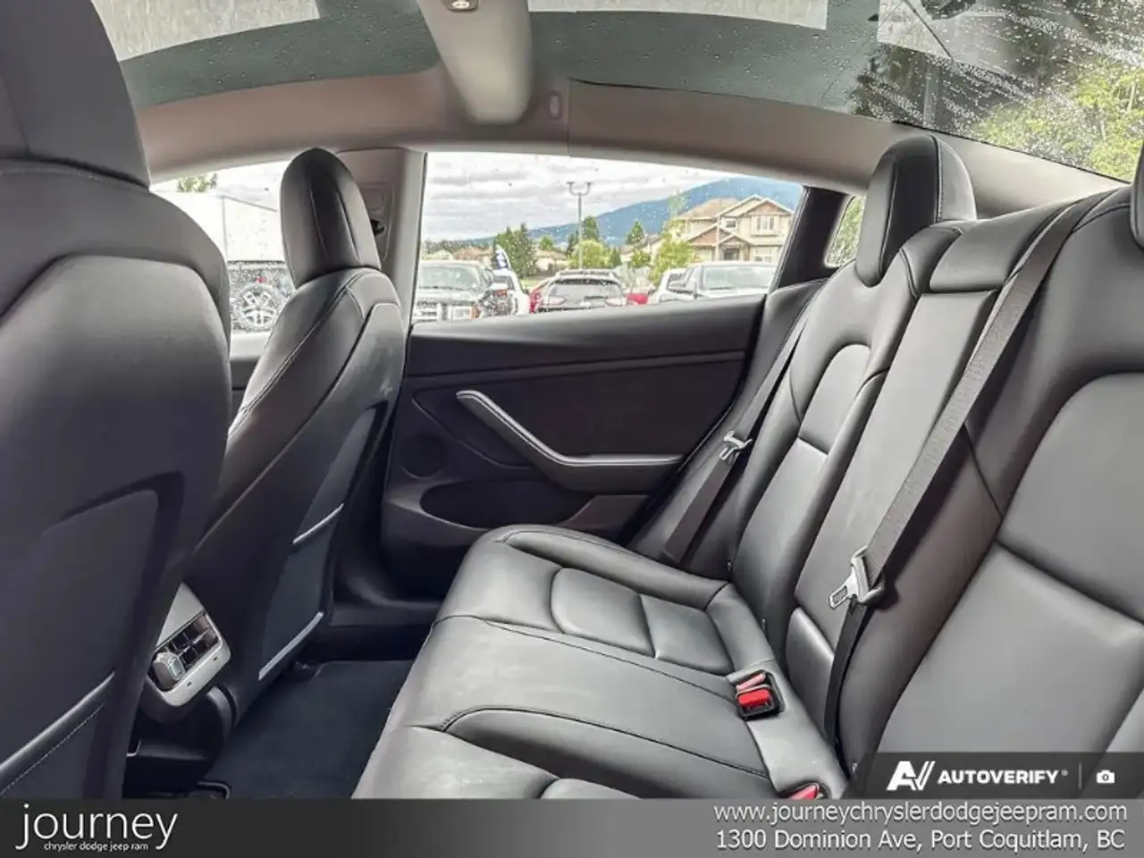 Tesla Model 3 снимка Tesla Model 3