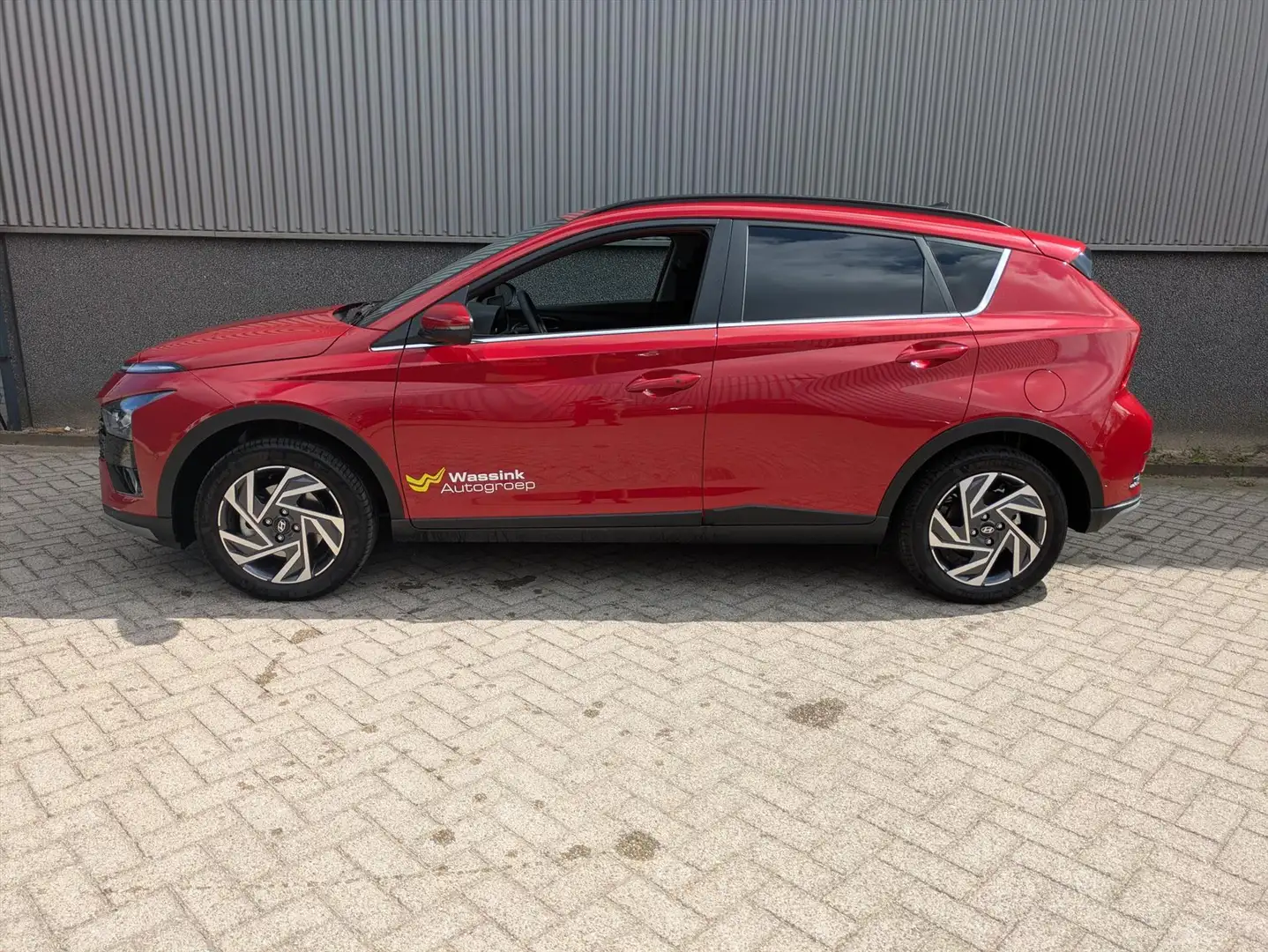 Hyundai BAYON 1.0 T-GDI 48V 100PK Premium Sky | Schuifkanteldak Rosso - 2