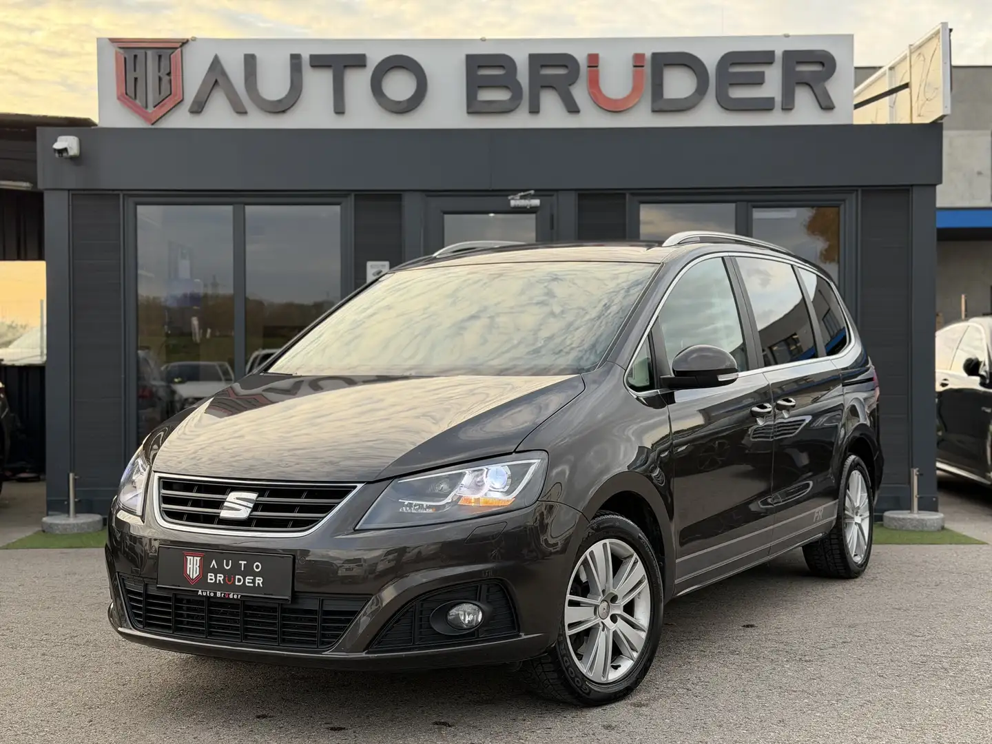 SEAT Alhambra Executive 2,0 TDI CR DSG *7 Sitzer* AHK|Xenon| Braun - 2