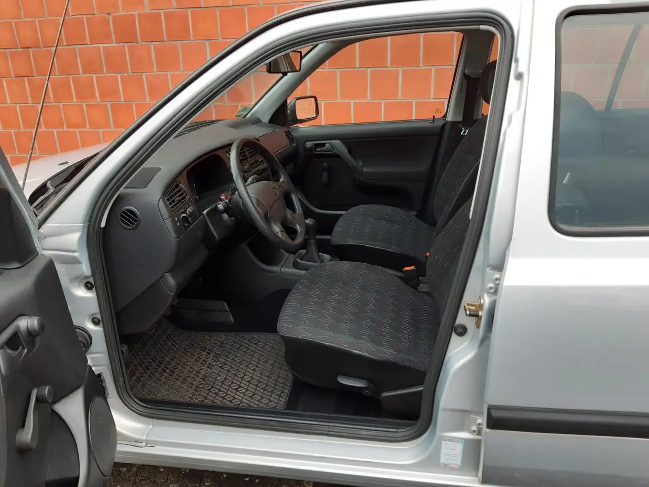 Volkswagen Golf 1,6 Europe - traumhafter Zustand - 63000 Km, foto 7