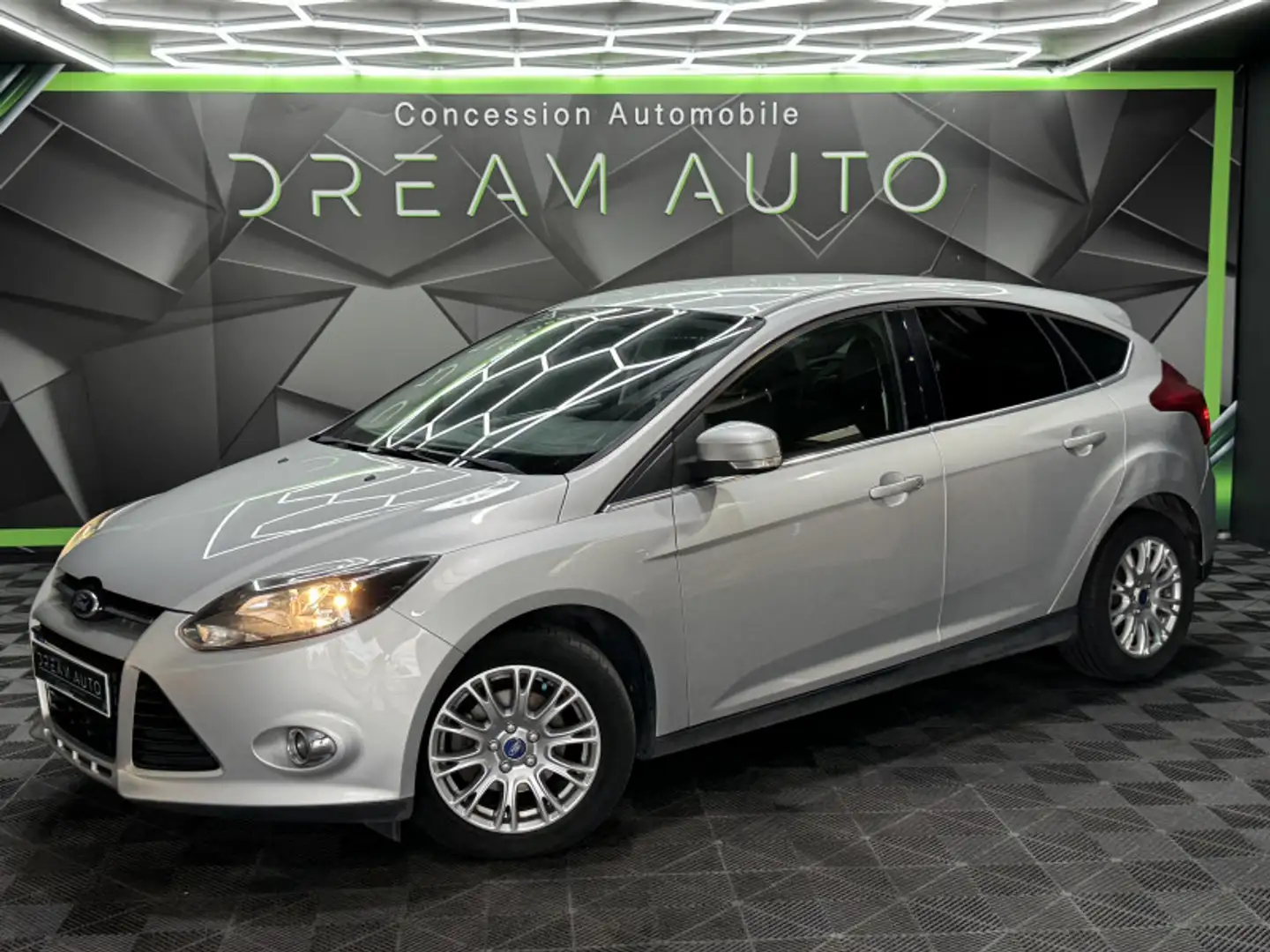 Ford Focus 1.6 TDCI 115CH FAP STOP\u0026START EDITION 5P Grau - 1