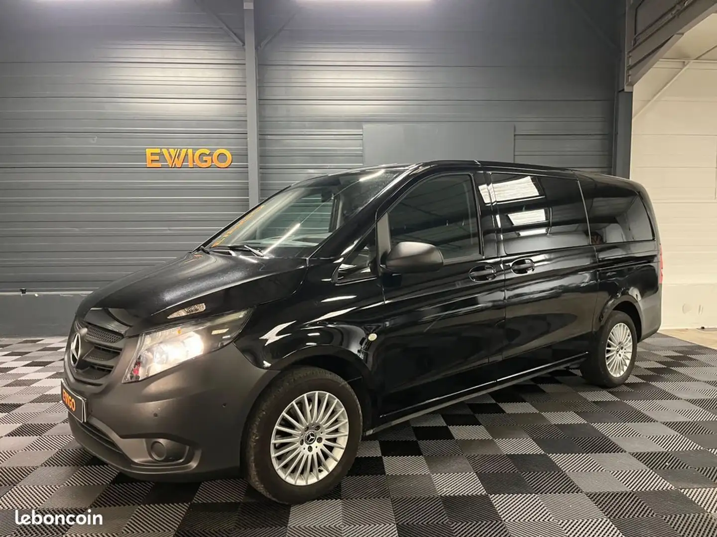Mercedes-Benz Vito tourer 2.0 116 cdi 165 compact l1 pro 9g-tronic bva Zwart - 1