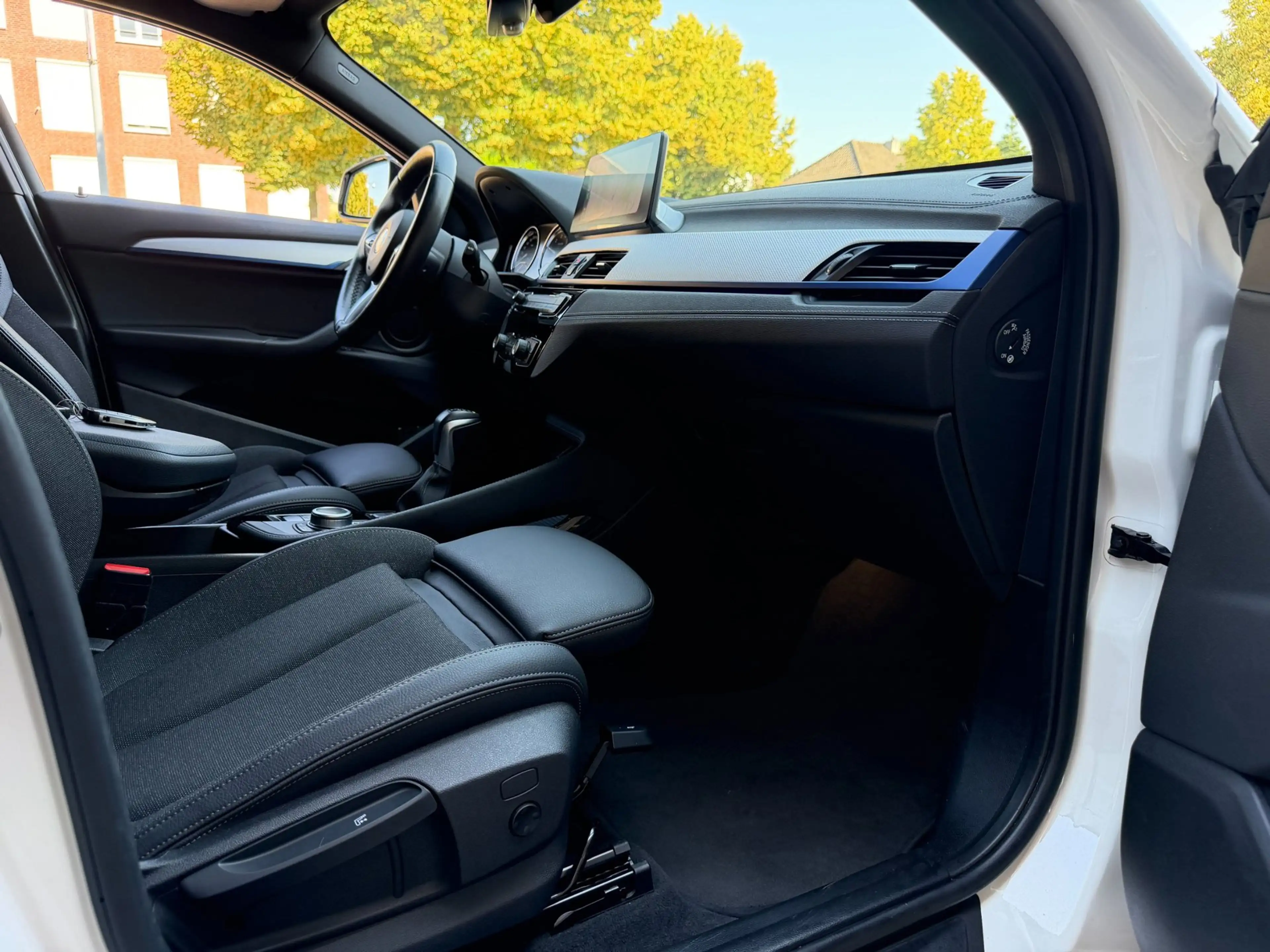 BMW X2 XDrive25e High Executive|M-Sport|Camera|CarPlay|Na — photo 13