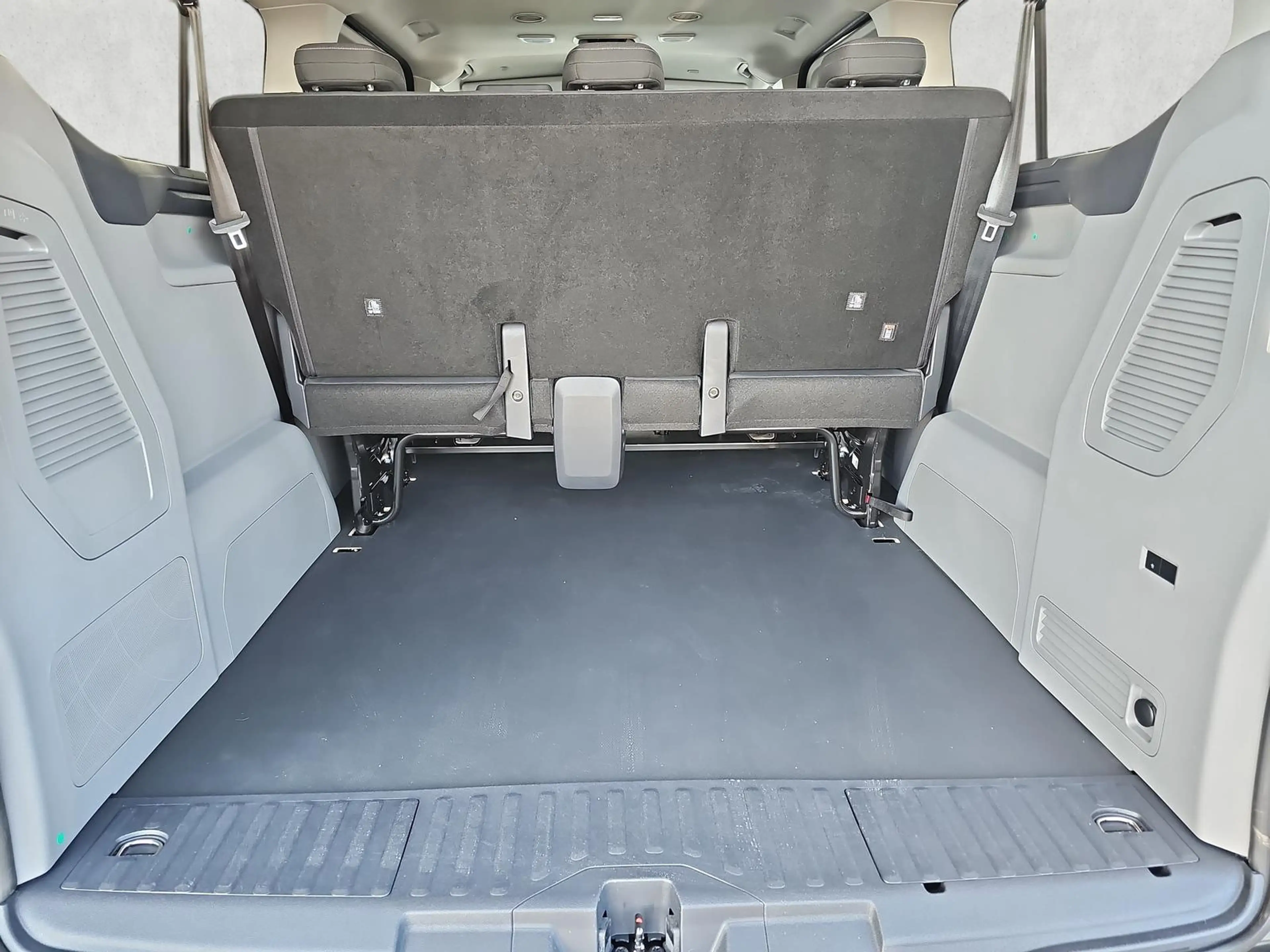 Ford Transit Custom 320 L2 FWD Trend Combi 2.0 EB 8 Sitz AHK 110 kW... — photo 14