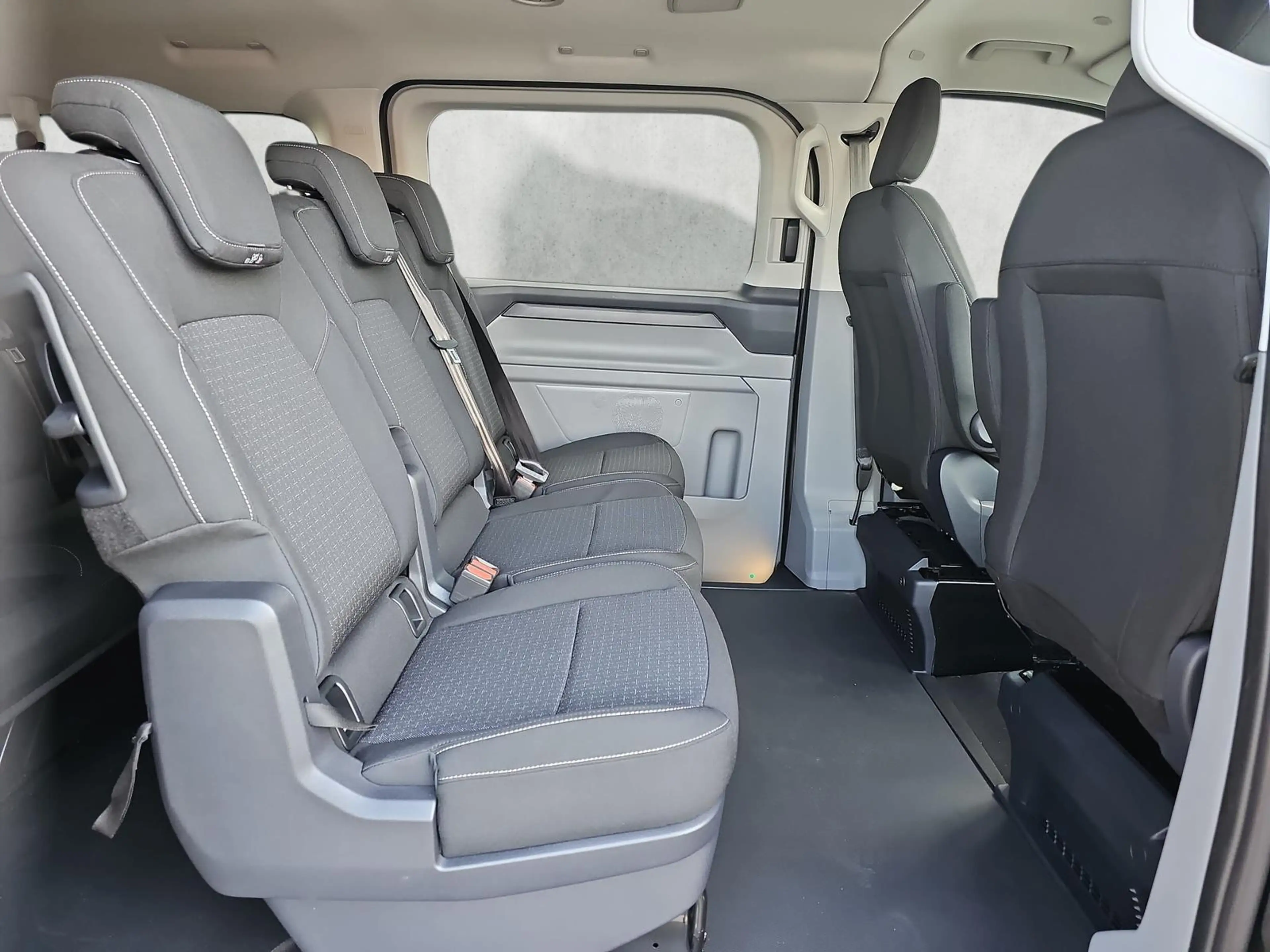 Ford Transit Custom 320 L2 FWD Trend Combi 2.0 EB 8 Sitz AHK 110 kW... — photo 13
