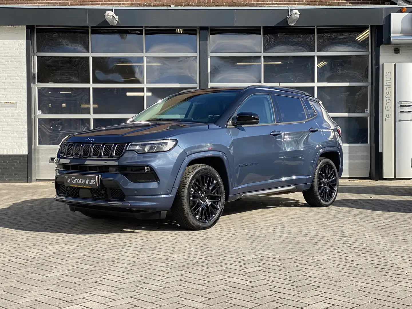 Jeep Compass S 4xe 240 Plug-in Hybrid Electric Blauw - 1