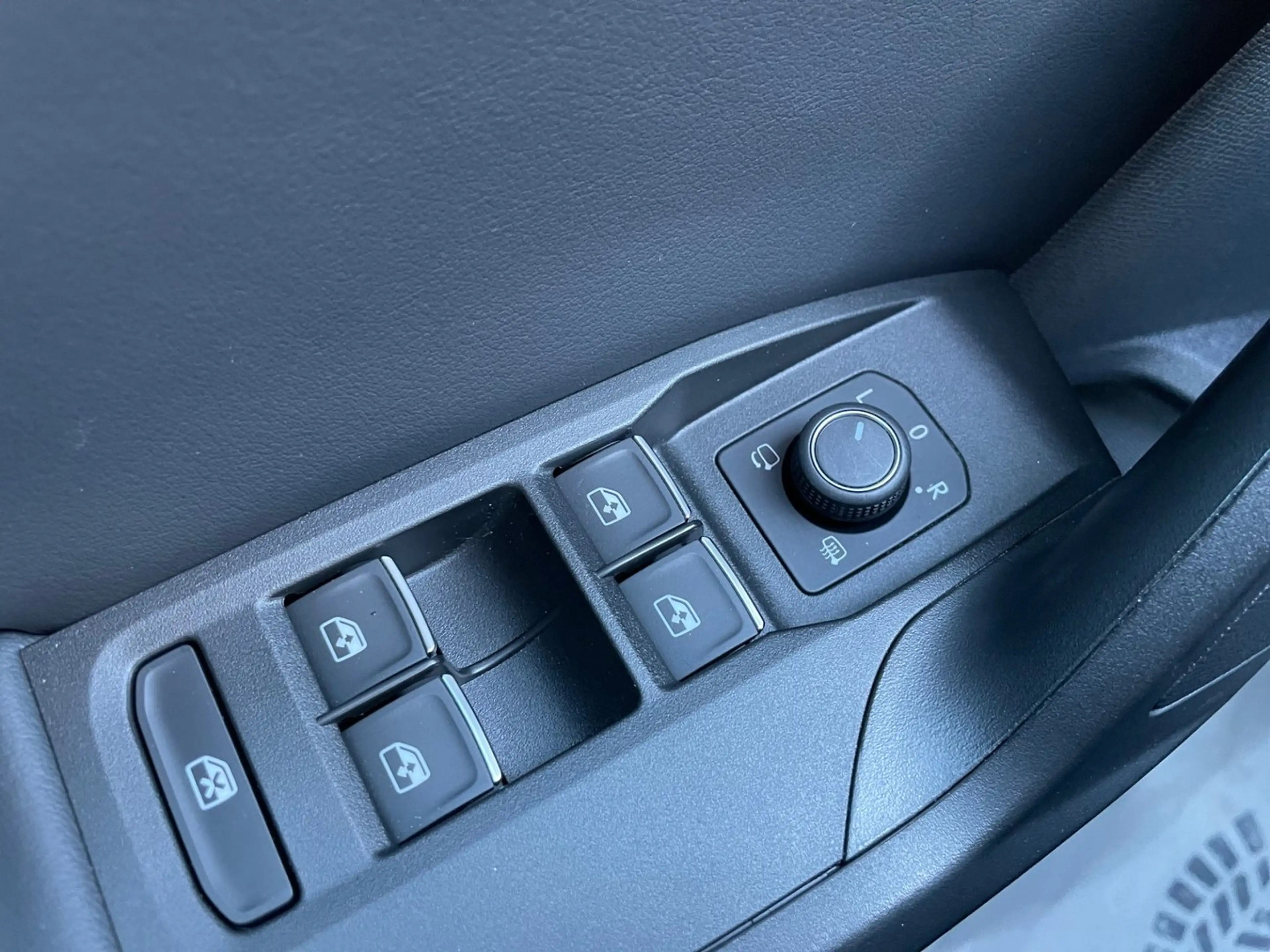 SEAT Leon FR 1.5 eTSI ACT DSG — photo 17