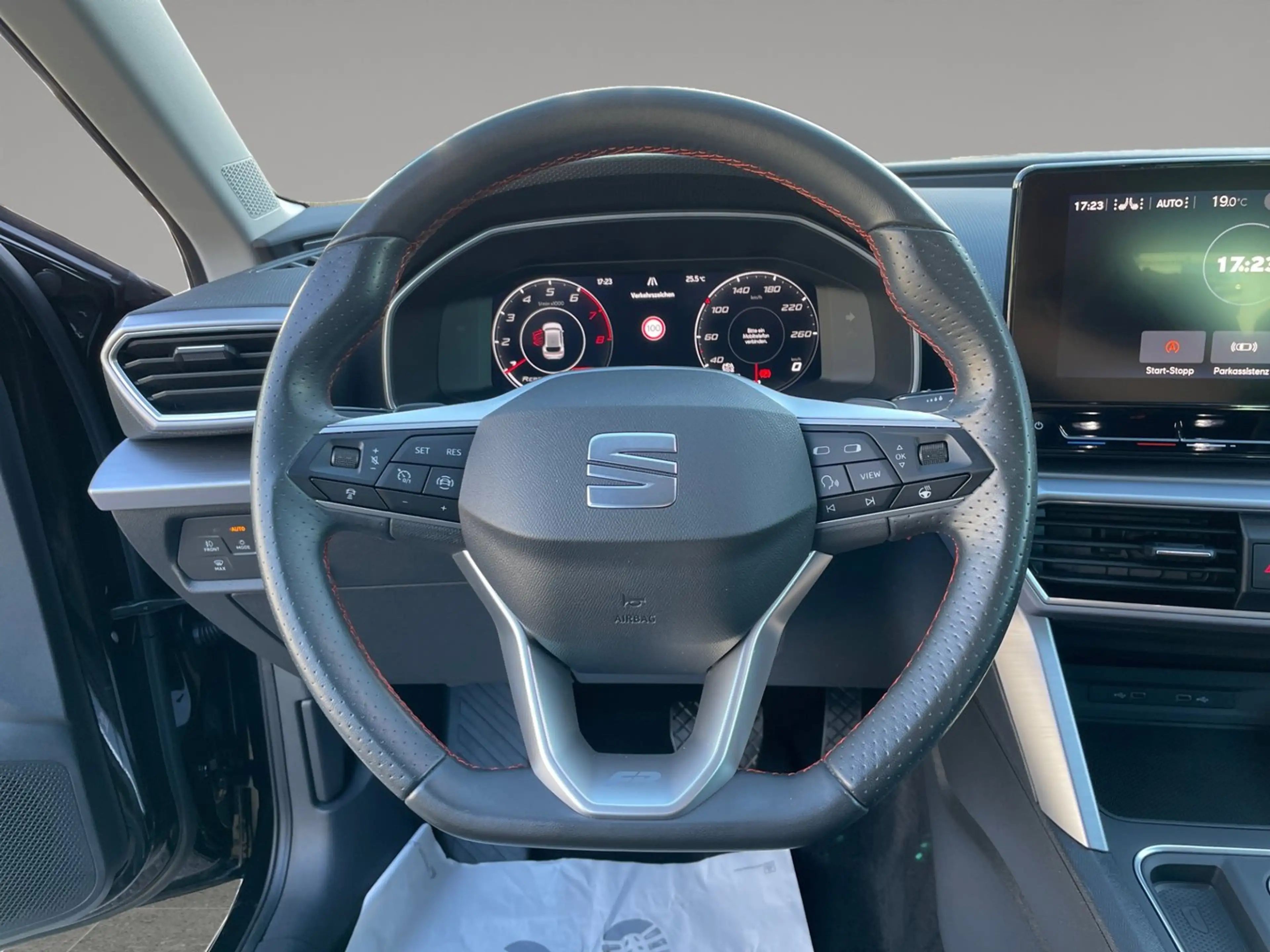 SEAT Leon FR 1.5 eTSI ACT DSG — photo 12