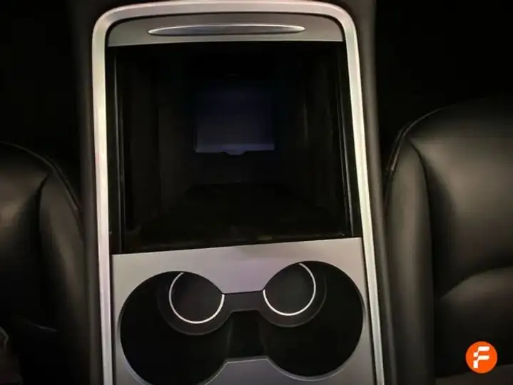 Tesla Model 3 2022, foto 36