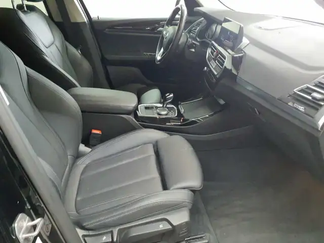 BMW X3 view 8