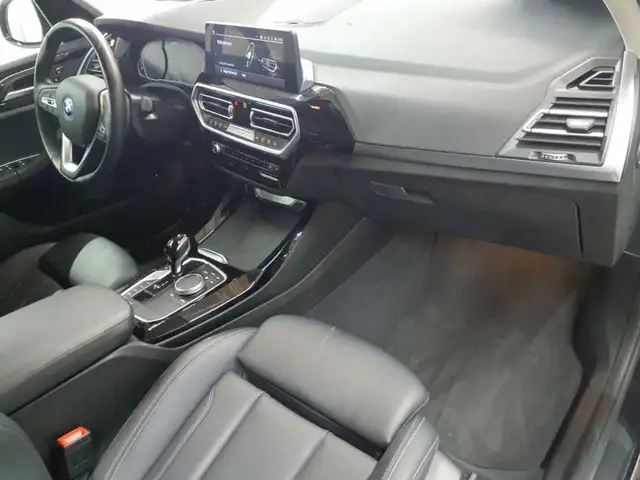 BMW X3 view 9