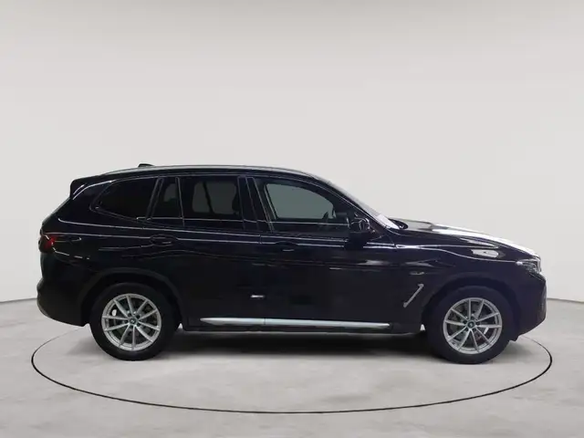 BMW X3 view 3