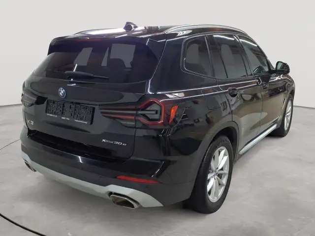 BMW X3 view 4