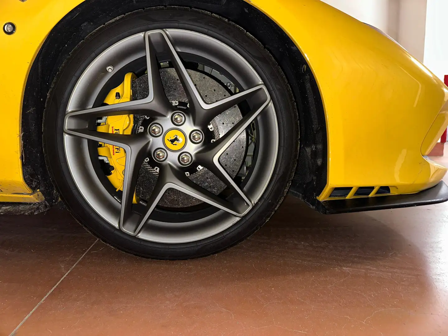 Ferrari F8 Spider - 1