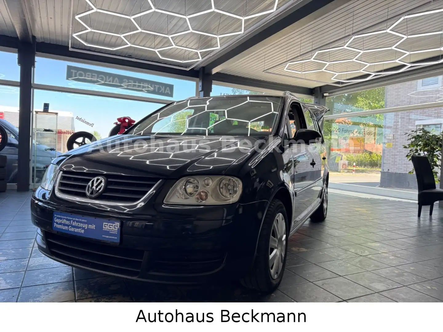 Volkswagen Touran Trendline 1.9 TDI*KLIMA*SHZ*7SITZER*HU&AU Чорний - 1