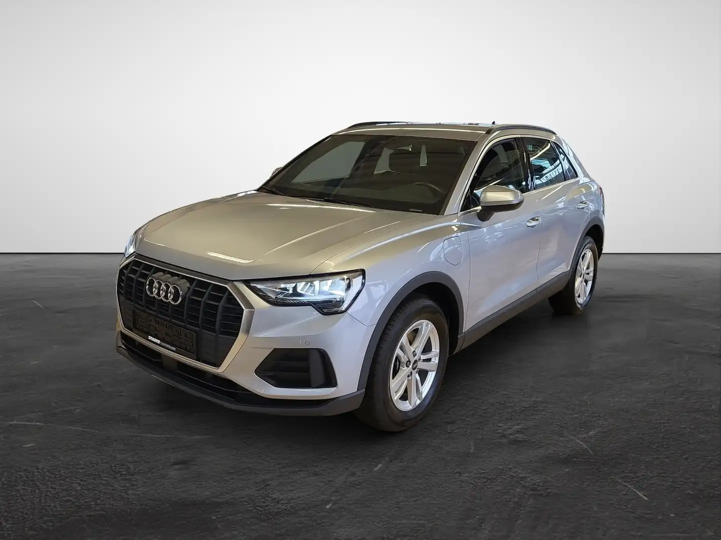 Audi Q3 45 TFSI e S tronic basis LED Navi SONOS Kamera Silber - 2