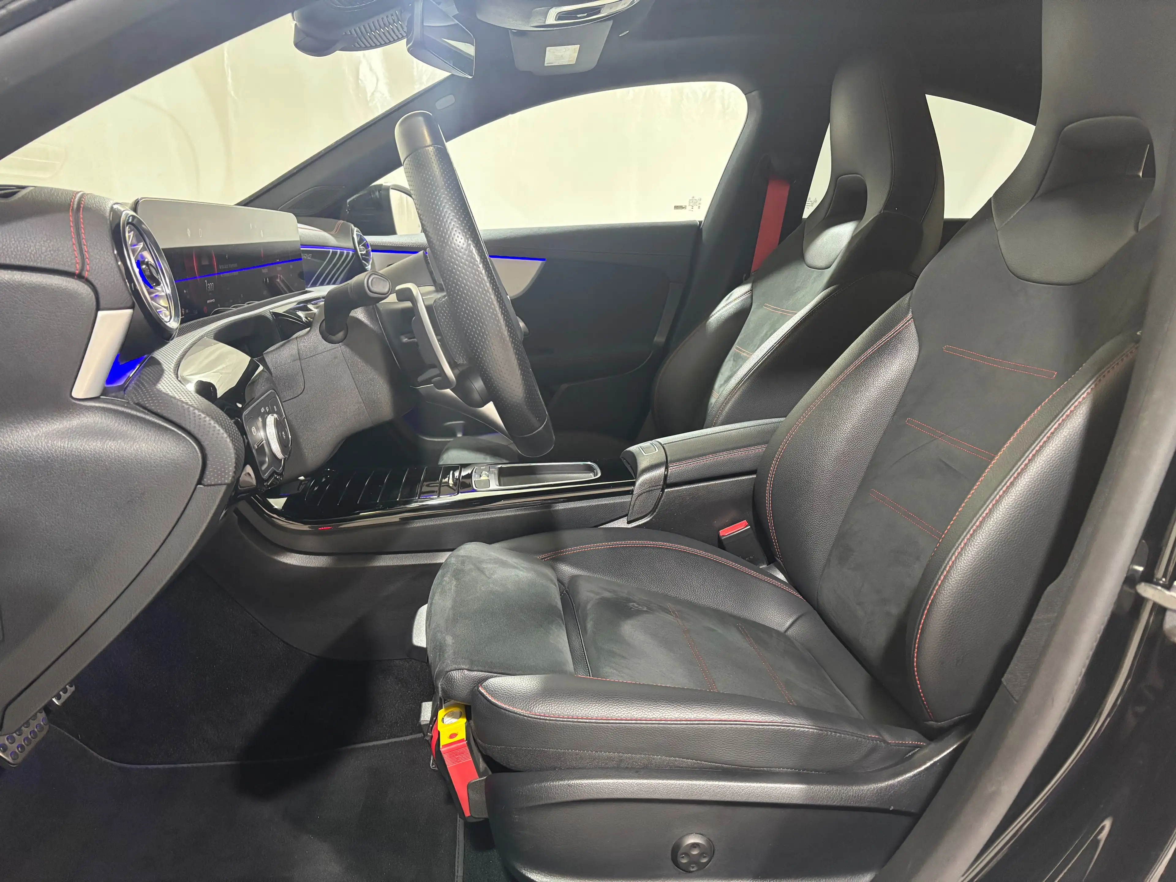 Mercedes-Benz CLA 35 AMG * Adaptive LED * Kit aéro * Jantes 19 — photo 9