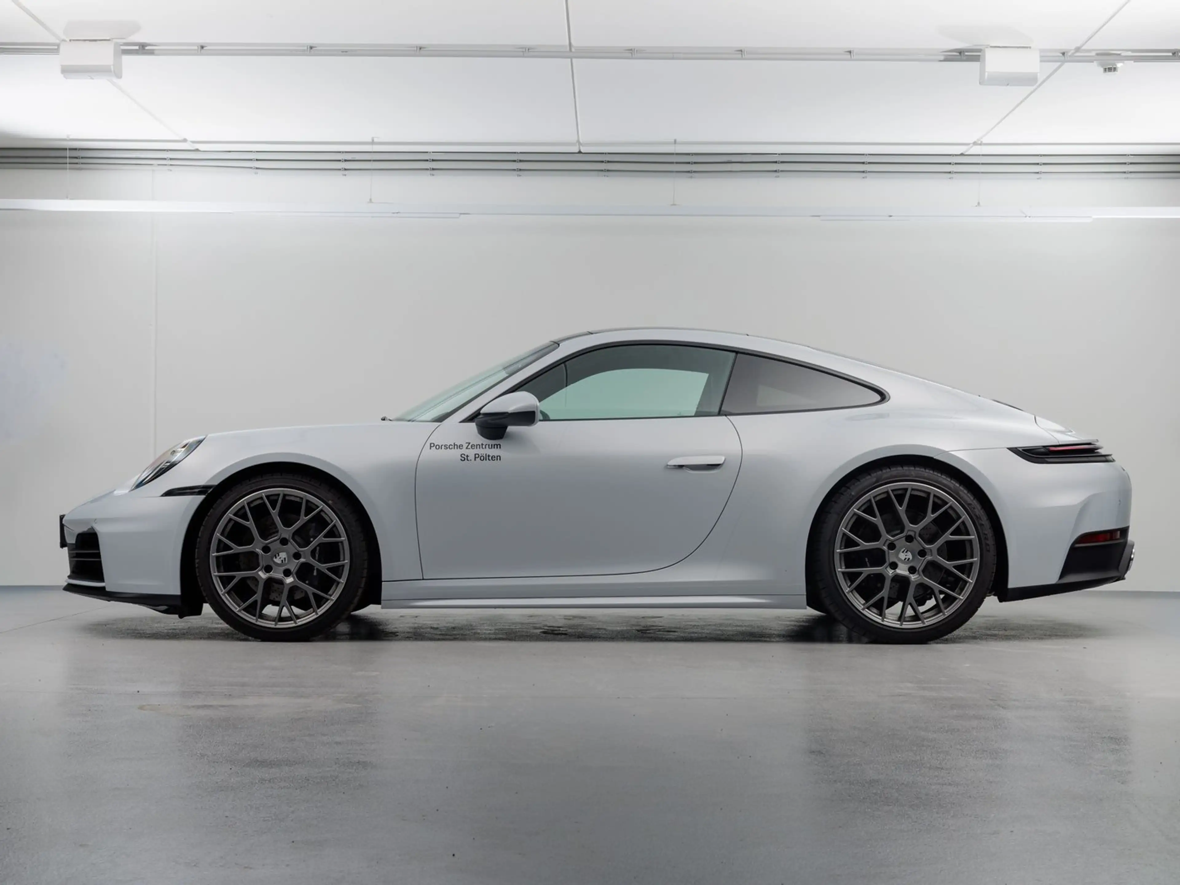 Porsche 911 Carrera — photo 10
