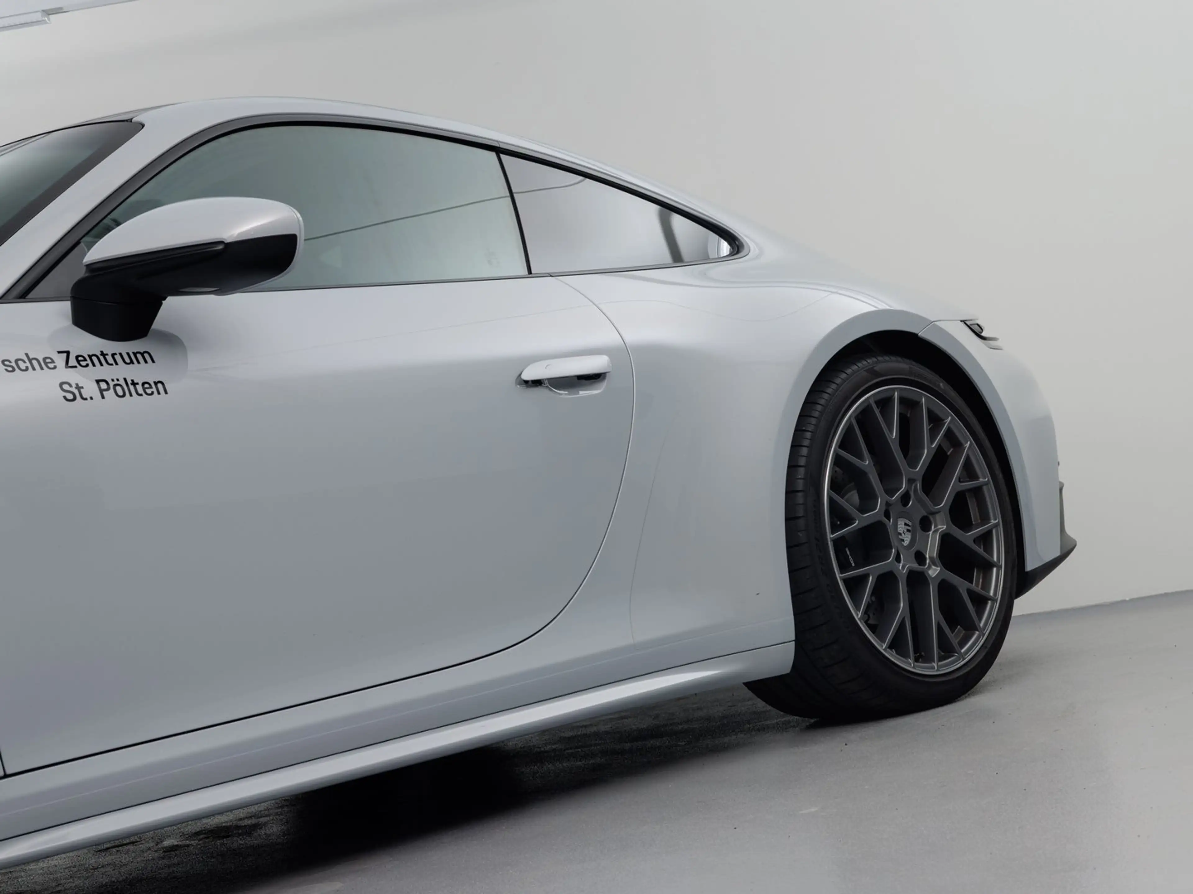 Porsche 911 Carrera — photo 11