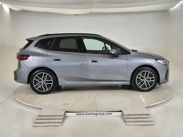 BMW 2 Series view 6