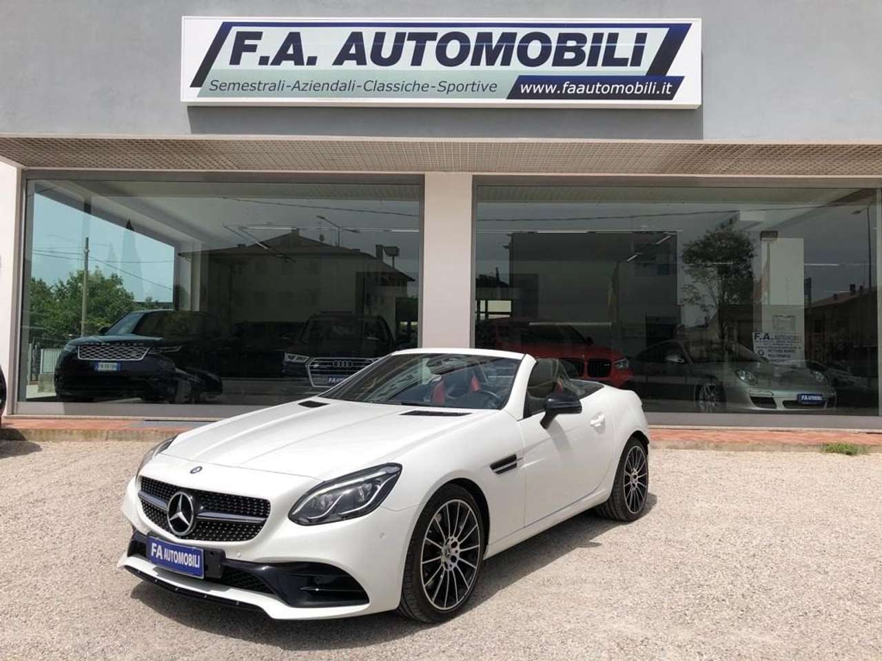 Mercedes-Benz SLC 200 AMG LINE