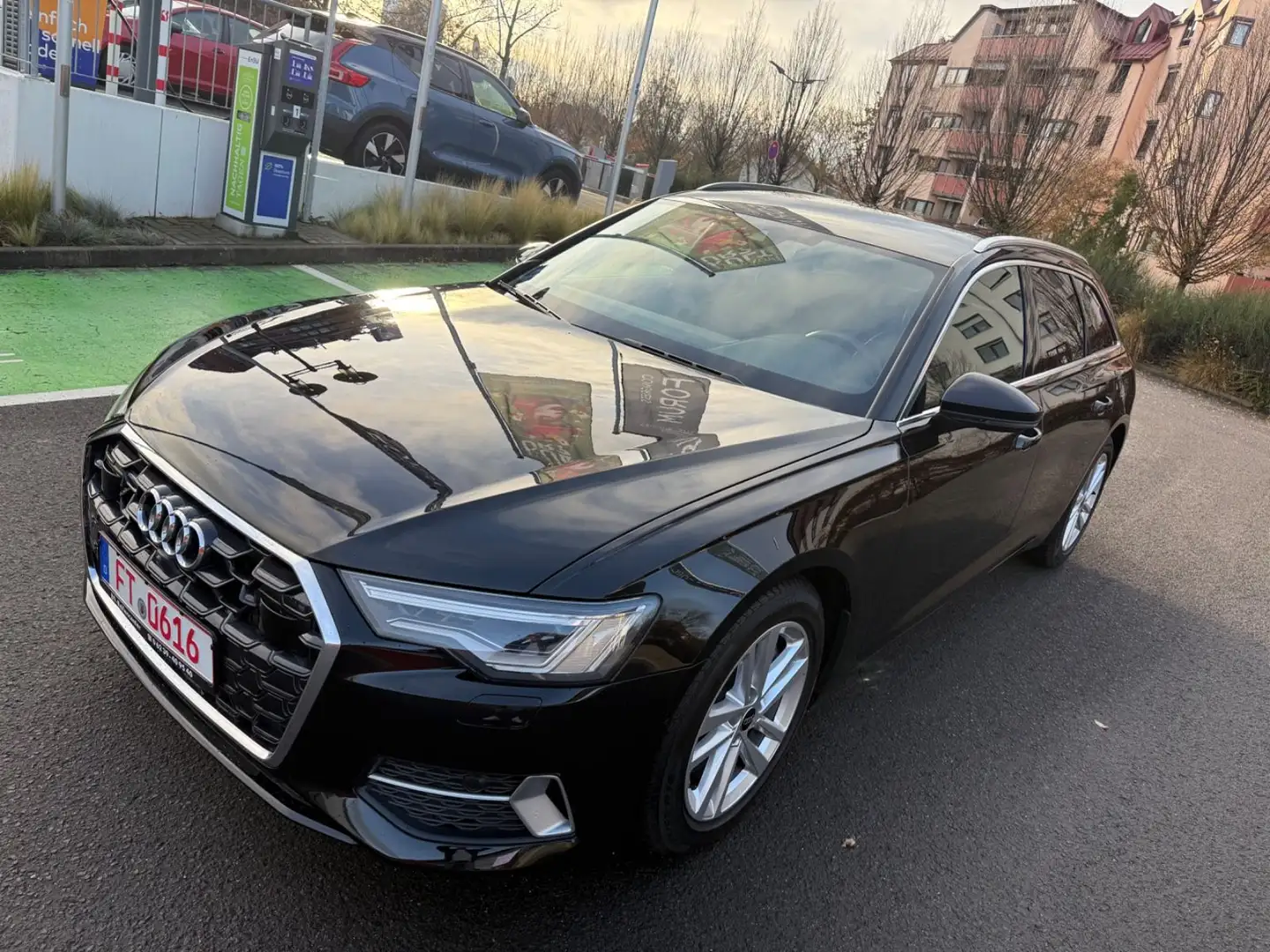 Audi A6 Avant 55 TFSI quattro advanced Schwarz - 1